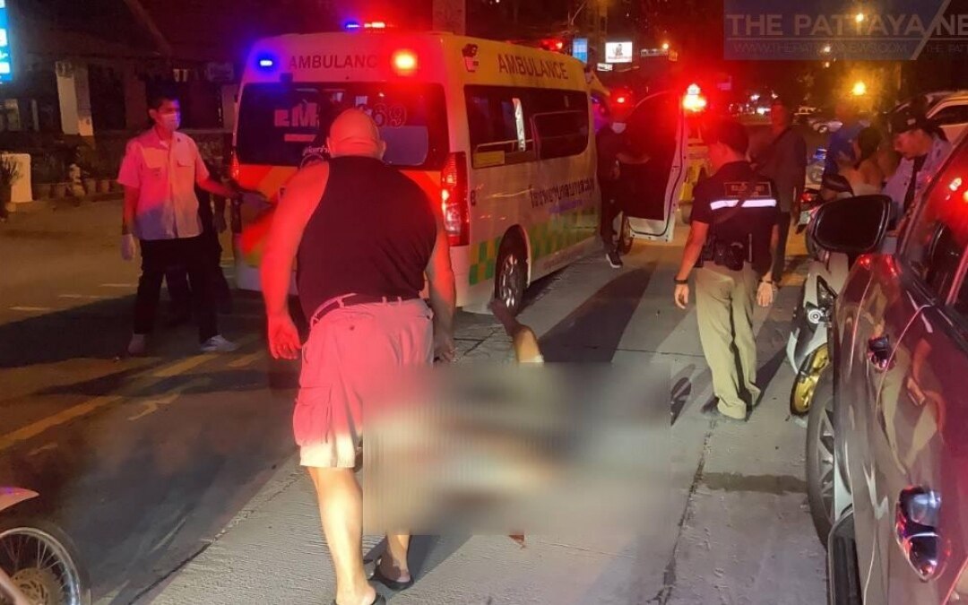 Betrunkener britischer tourist verletzt sich bei motorradunfall auf der jomtien beach road in