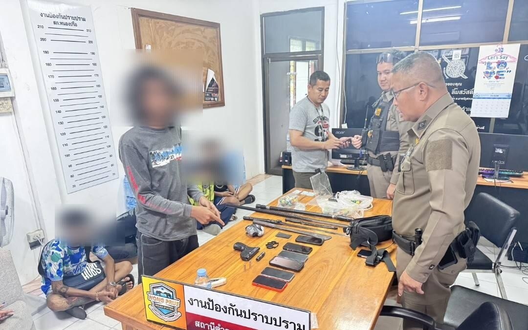 Pattaya sechs teenager festgenommen 16 jaehriger teenager mit selbstgebauter waffe