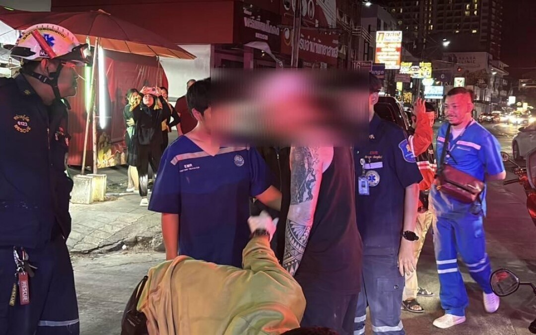 Schwerpunkt auf Verkehrssicherheit nach Unfall in Pattaya: Ausländischer Fußgänger von Motorrad verletzt