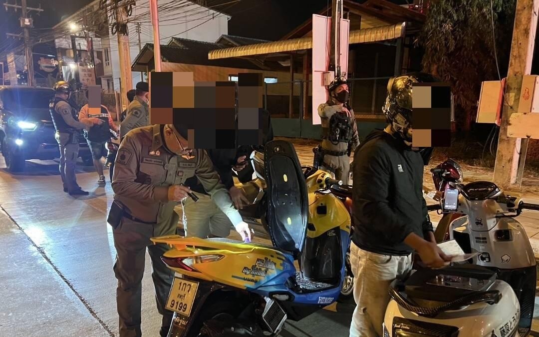 Thailaendische polizei verstaerkt massnahmen gegen illegale strassenrennen neun motorraeder