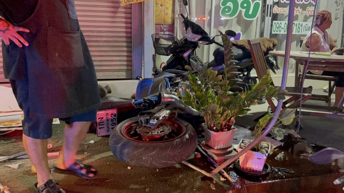 Alkohol-Crash in in Pattaya: Frau (56) wütet mit Auto durch Parkplatz