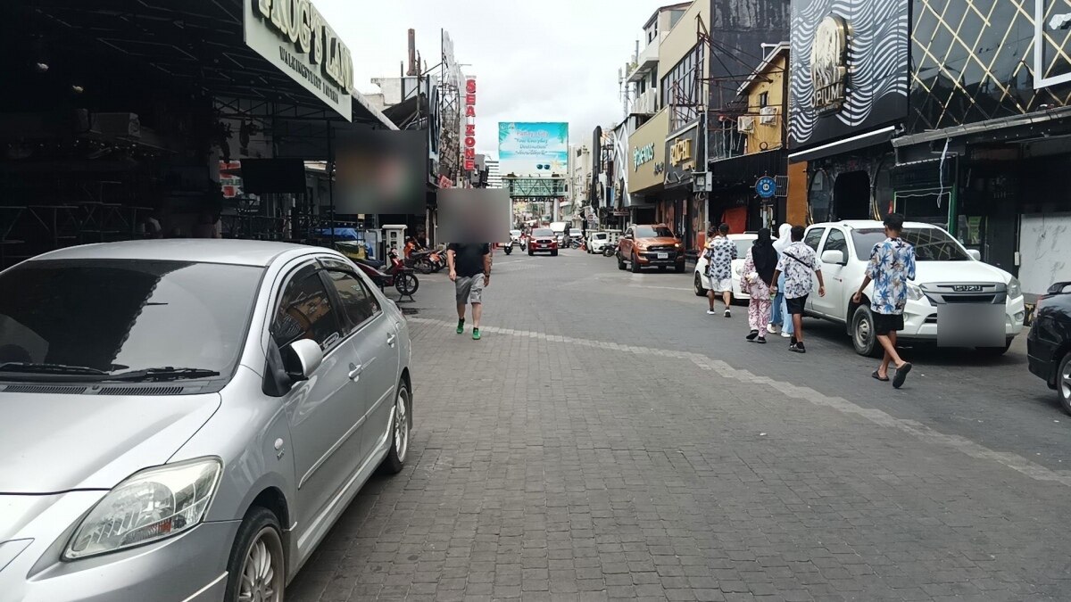 Schwere Körperverletzung: Ausländer greifen Transgender-Frau auf der Walking Street in Pattaya an