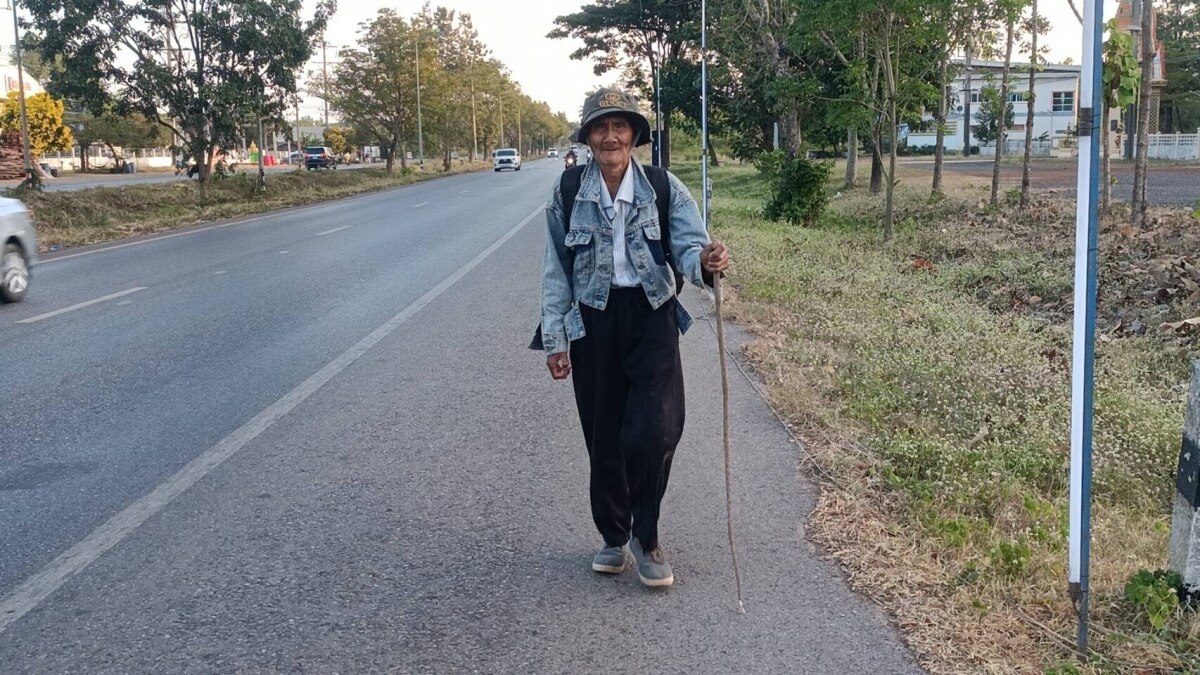 Beeindruckender 14-tägiger Fußmarsch eines 85-Jährigen von Nakhon Ratchasima nach Chonburi, nachdem er Sohn nicht finden konnte