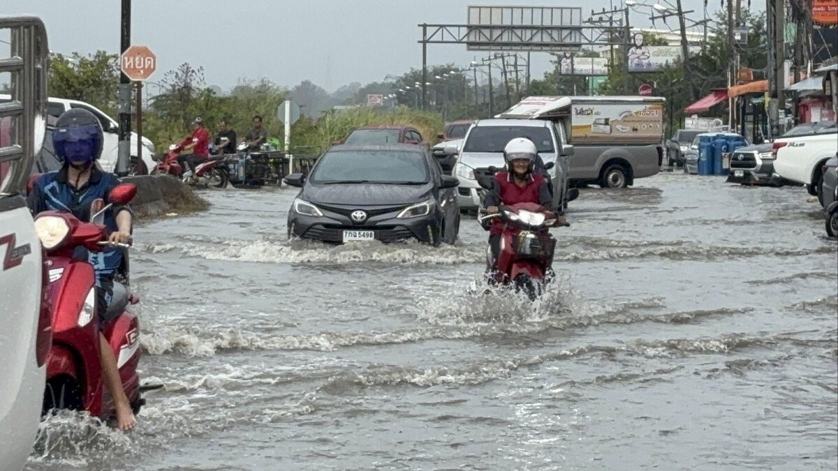 Eilmeldung: Ungewöhnlich starker Regen während Trockenzeit in Thailand überflutet Banglamung - Behörden kämpfen gegen die Fluten