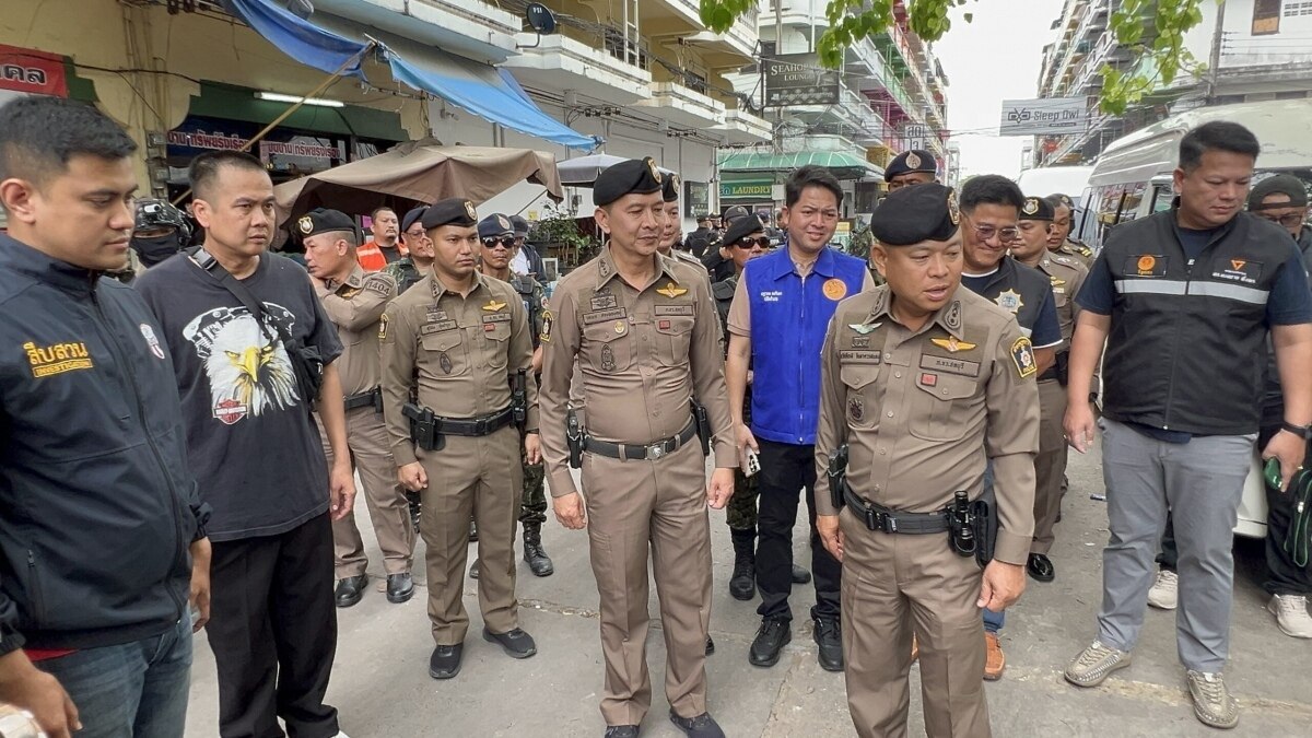 Großangelegte Polizeirazzia am Jomtien Beach in Pattaya: Erfolgreiche Festnahme von 14 Verdächtigen