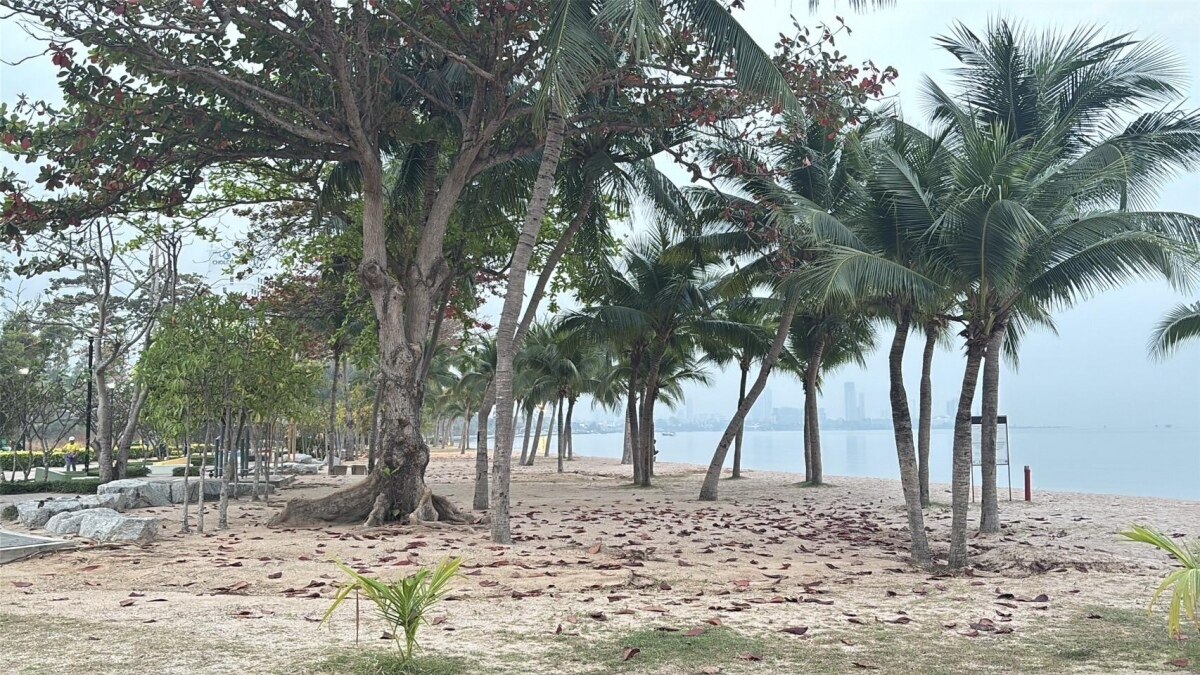 Öffentliche &quot;Anstandsverletzung&quot; am Krating Lai Beach in Banglamung sorgt für Aufsehen