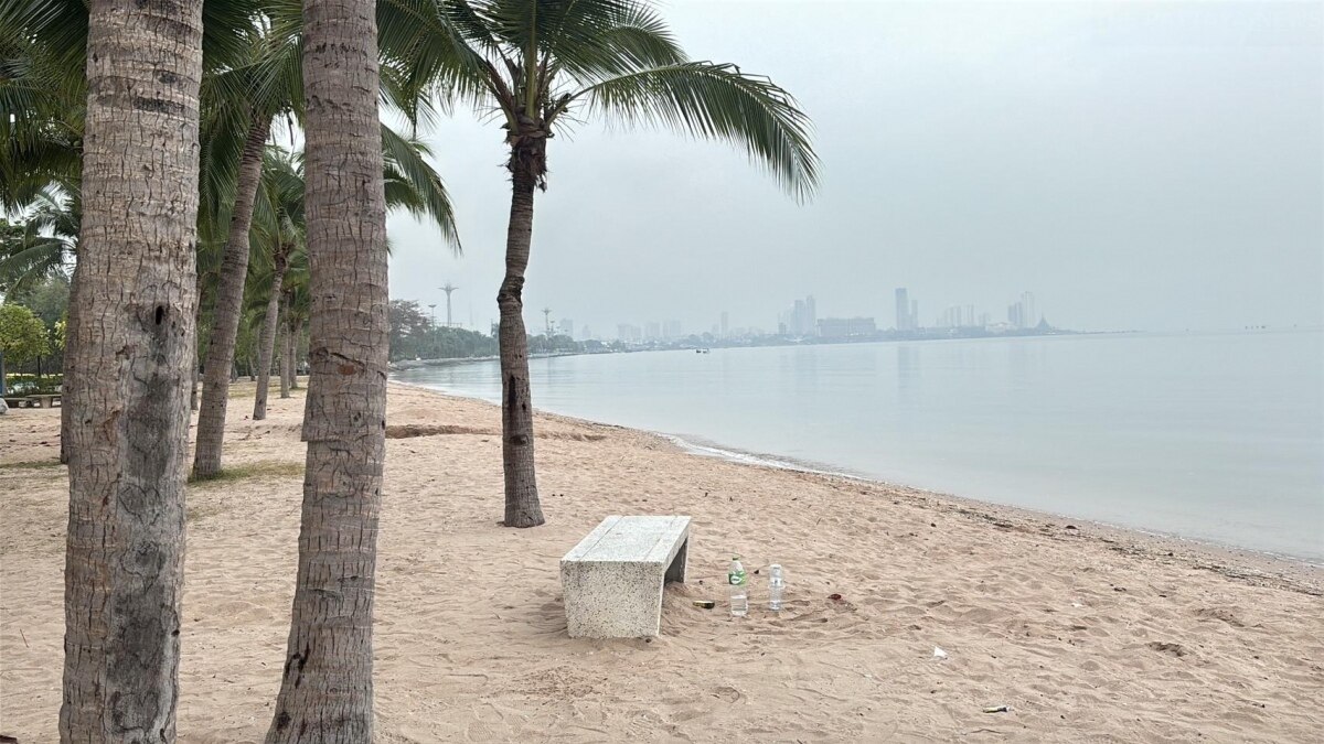 Öffentliche &quot;Anstandsverletzung&quot; am Krating Lai Beach in Banglamung sorgt für Aufsehen