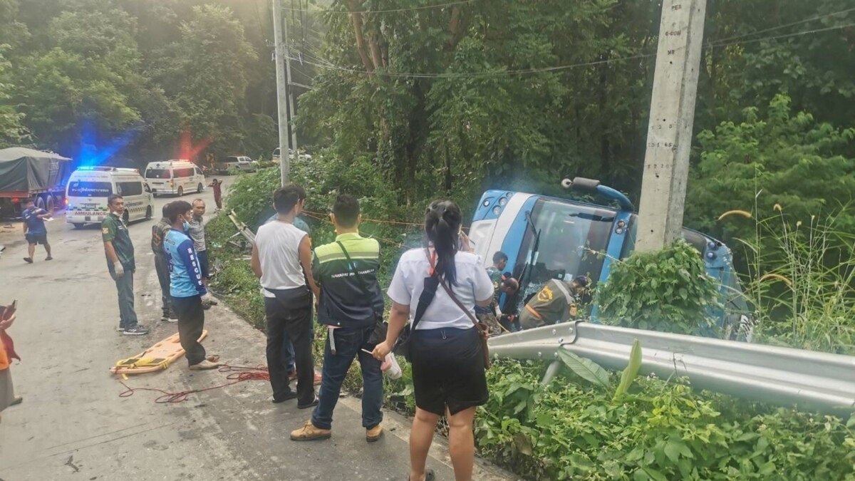 Schwerer Busunfall in Phrae: 10 Passagiere bei Kollision mit LKW schwer verletzt