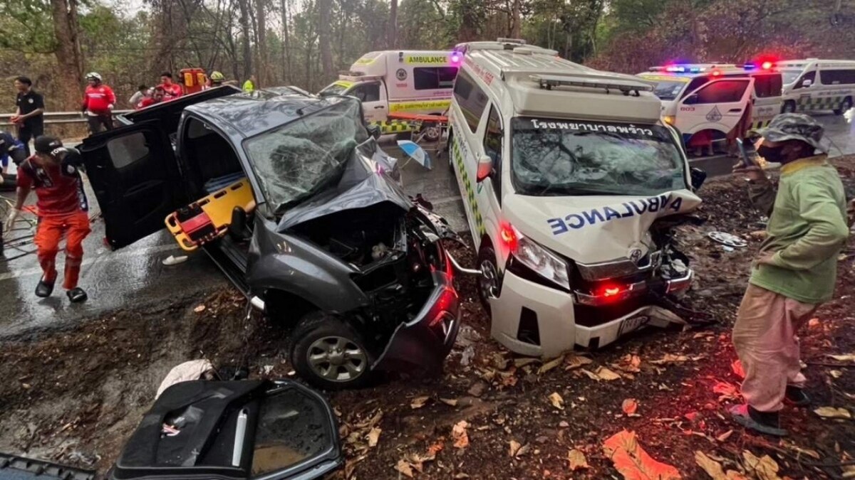 Schwerer Zusammenstoß zwischen Krankenwagen und Pickup: 5 Todesopfer, darunter eine schwangere Frau