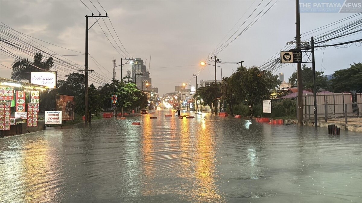 Starker Regen verursacht Überschwemmungen und Verkehrschaos in Pattaya