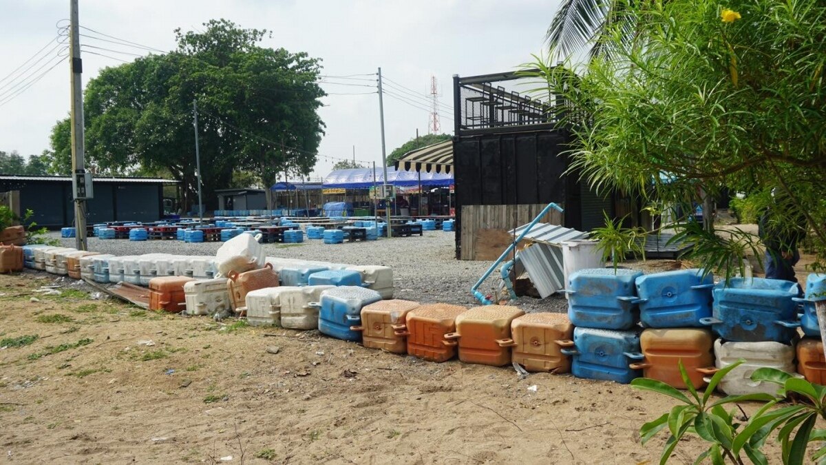 Strandrestaurant in Pattaya unter Ermittlung: Öffentliche Bojen als Stühle genutzt (Fotos)