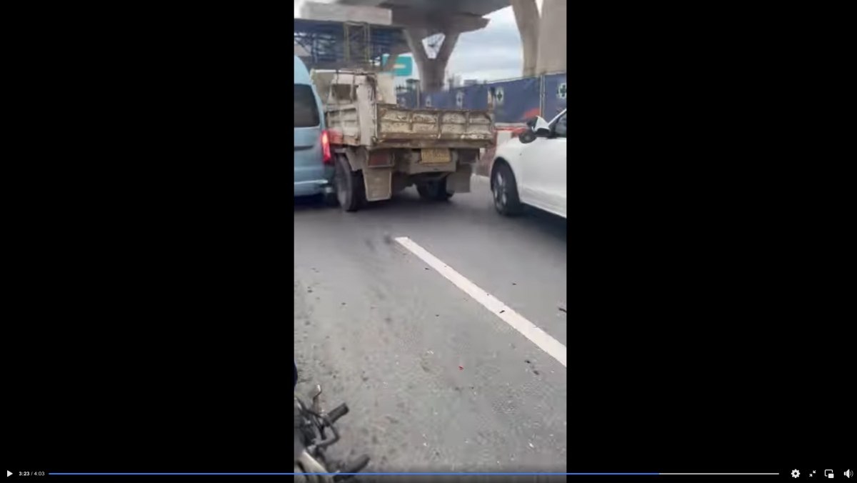 Bangkok: Gemeingefährlicher LKW-Fahrer rammt 29 Fahrzeuge in wilder Verfolgungsjagd (Video)