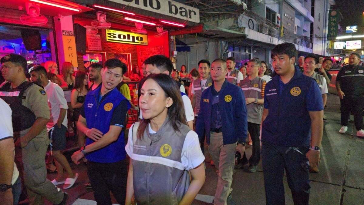 Besuch des thailändischen Ausschusses zur Verbesserung des Tourismusmanagements in berühmt-berüchtigter Soi 6 in Pattaya