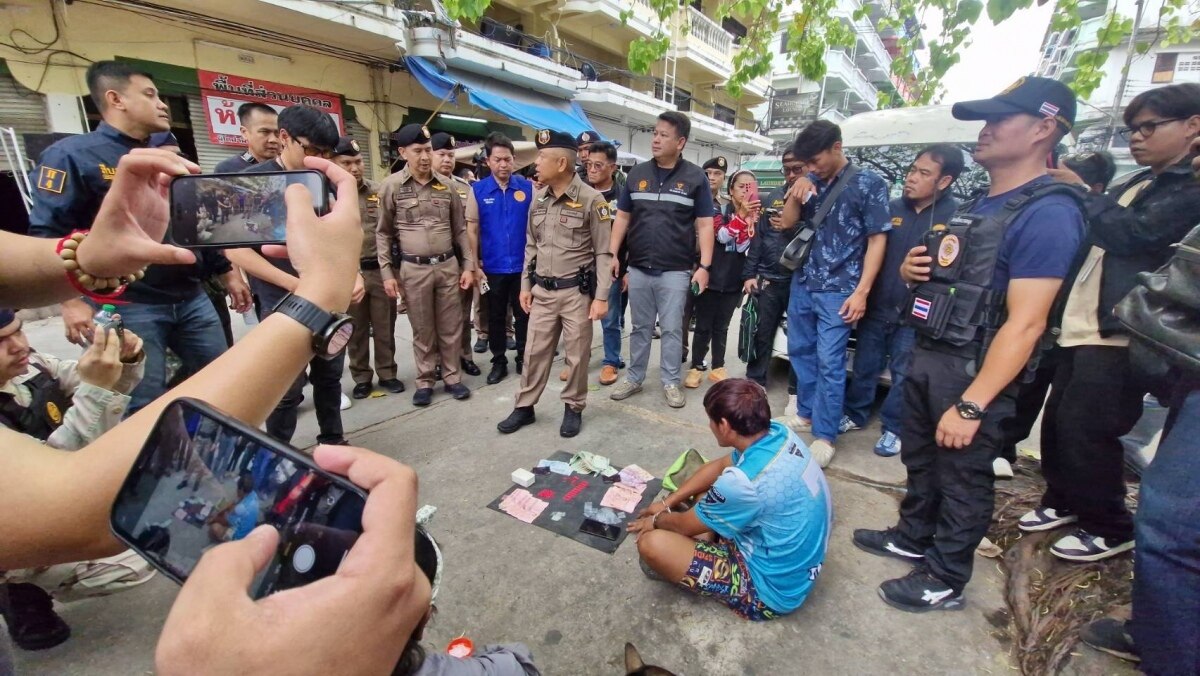 Großangelegte Polizeirazzia am Jomtien Beach in Pattaya: Erfolgreiche Festnahme von 14 Verdächtigen