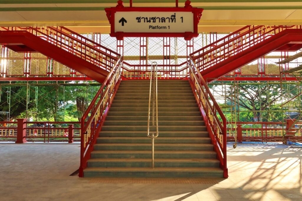 Hua Hin bereitet sich mit der Eröffnung einer neuen Hochbahnstation auf moderne Zugreisen vor