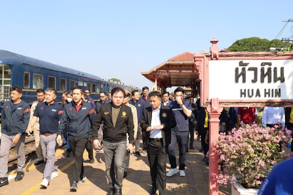 Inspektion des neuen Hua Hin Bahnhofs vor der Eröffnung