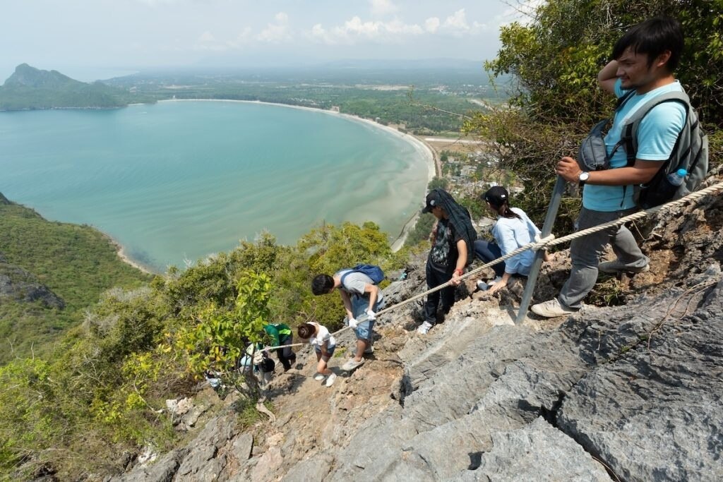 Khao Lom Muak: Hier ist der Zeitplan für 2024 für den Aufstieg zu einem der spektakulärsten Aussichtspunkte in Prachuap Khiri Khan