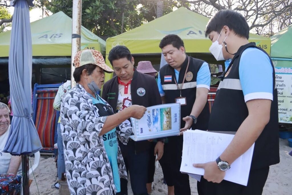 Markthändler in Hua Hin vor dem Verkauf gefälschter Waren und der fehlenden Preisauszeichnung gewarnt