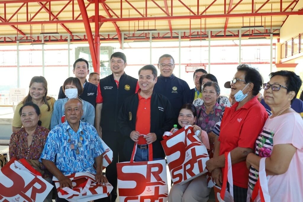 Thailands Verkehrsminister besucht den neuen Bahnhof von Hua Hin