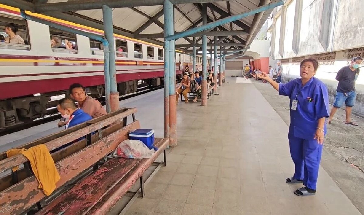 Tragödie am Bahnhof: 46-Jähriger blockiert Zug und stirbt unter Rädern - Zeugin filmt schockierenden Vorfall