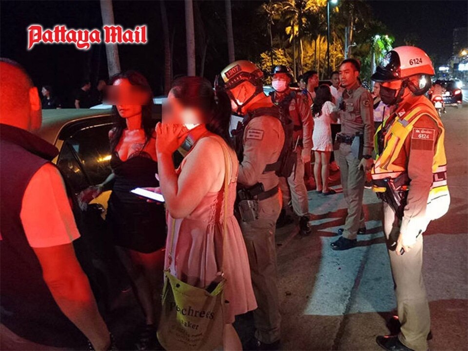 Betrunkene Fahrerin rammt sechs Autos in Pattaya