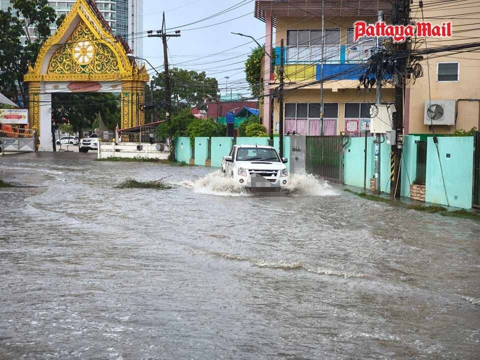 Pattaya versinkt im Wasser: Flut und Herausforderung für Bewohner und Touristen