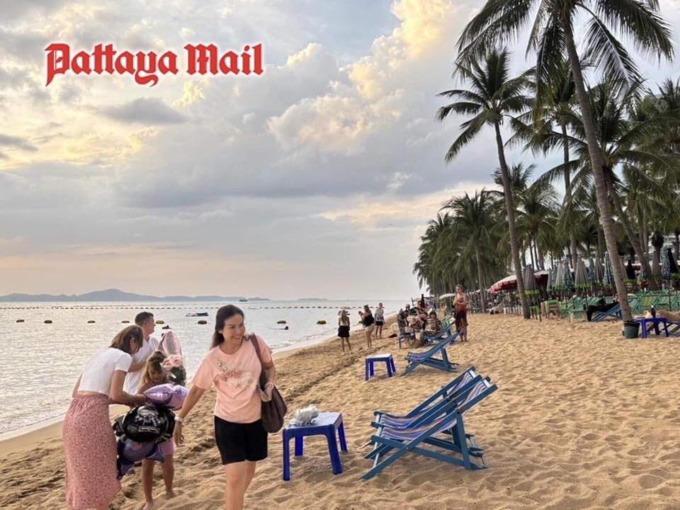 Pattayas Tourismus: Jomtien Beach zieht Besucher mit magischen Sonnenuntergängen an