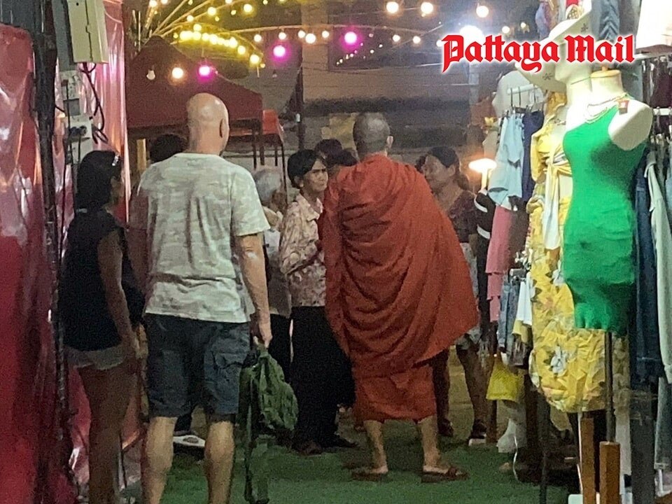 Spirits Undercut: Mönch sorgt für Aufregung bei Sonnenuntergang mit Frau am Jomtien Beach