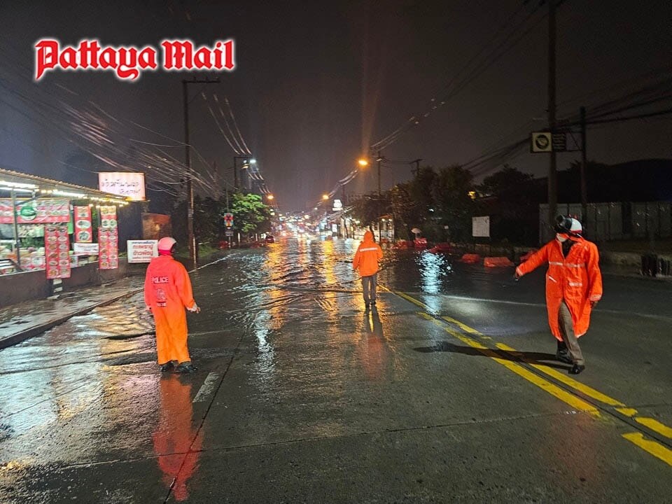 Überschwemmungen in Pattaya: Verkehr kurz vor Loy Krathong Festival lahmgelegt - Behörden im Einsatz