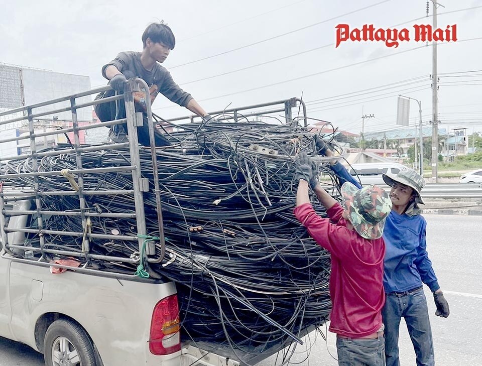 Unordentliche Strom- und Kommunikationskabel werden in Süd-Pattaya entfernt