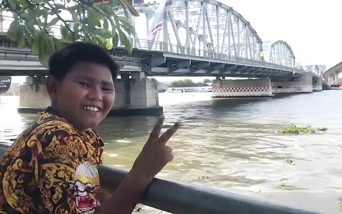 12-jähriger Held mit Mut: Junge rettet Teenagerin aus dem Chao Phraya