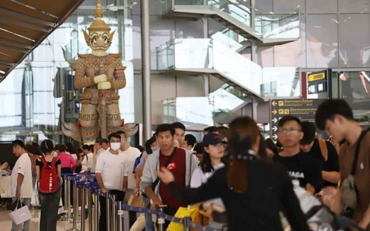 Anstieg der inlandsfluege sorgt fuer guenstigere tickets waehrend des songkran festes