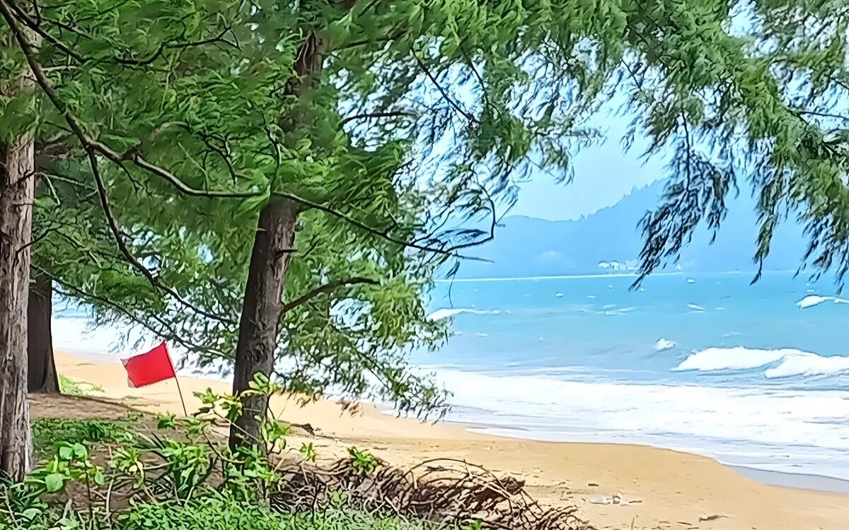 Aufgeschreckt durch ertrinkungsfaelle verschaerft phuket die sicherheitskontrollen