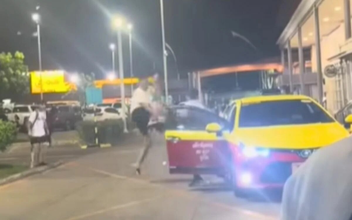 Auslaender greifen taxi fahrer in phuket wegen fahrpreisstreit an video viral