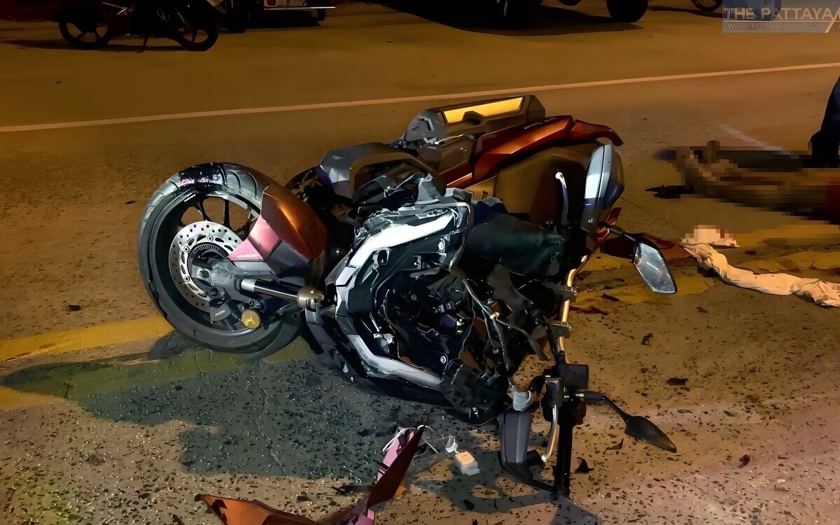 Ausländer in Pattaya prallt mit Motorrad gegen Beiwagen, Fahrer schwer verletzt - Drogen und hohes Tempo im Fokus