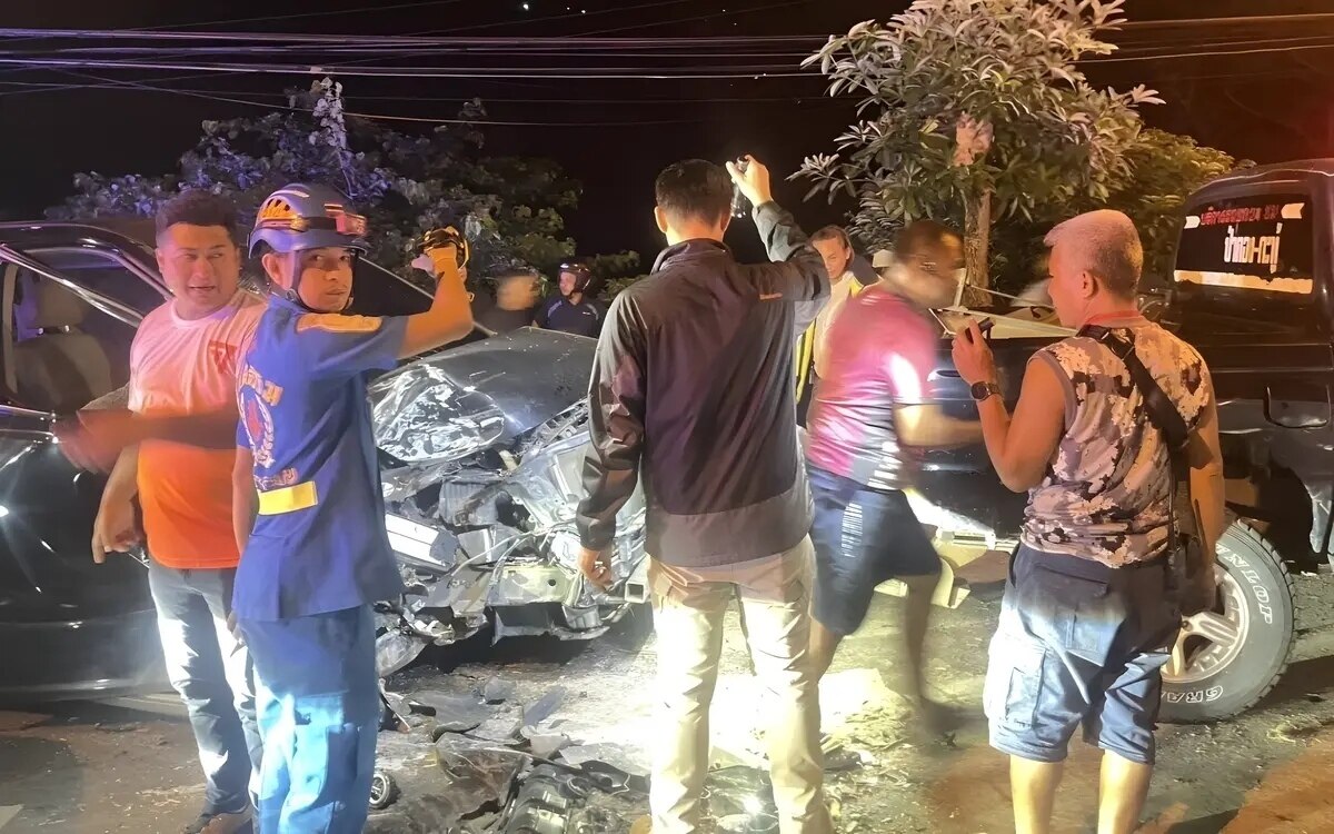 Auslaender stiehlt lieferwagen waehrend durian kauf und verursacht schweren unfall auf patong hill