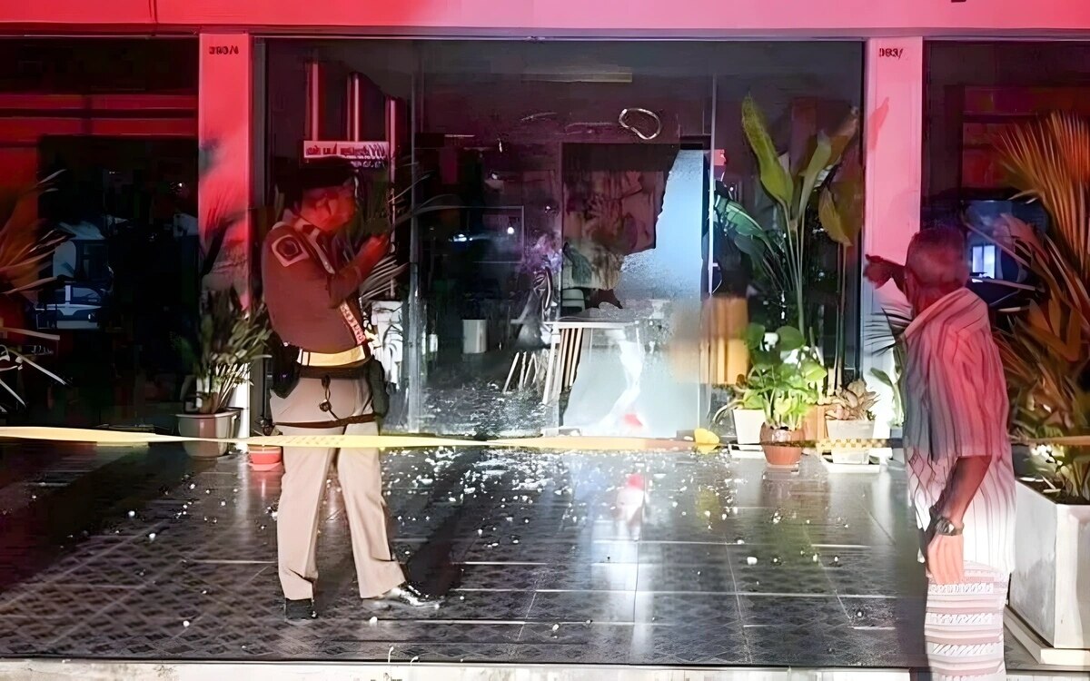 Ausländer verwüsten Restaurant in Phuket, zertrümmern Fenster und fliehen - Beängstigenden Vandalismus-Attacken