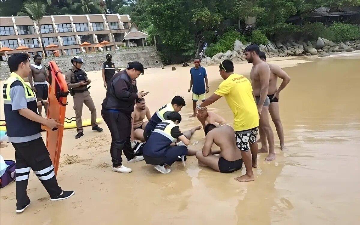 Ausländischer Tourist ignoriert Warnsignale und liegt im Koma am Karon Beach, Phuket