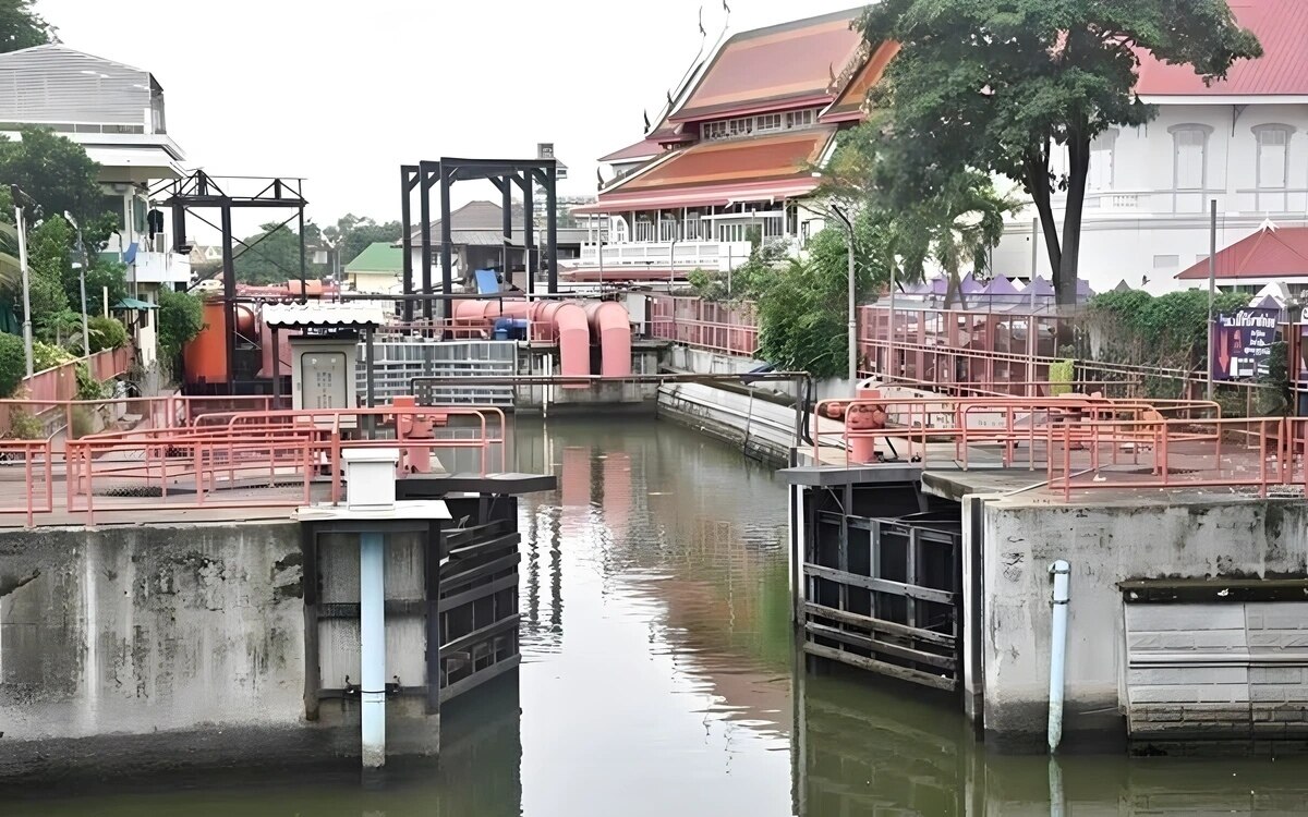 Bangkok am Limit: Drohende Flut zwingt zur Hochwasseralarmstufe - Ist die Stadt auf alles vorbereitet?