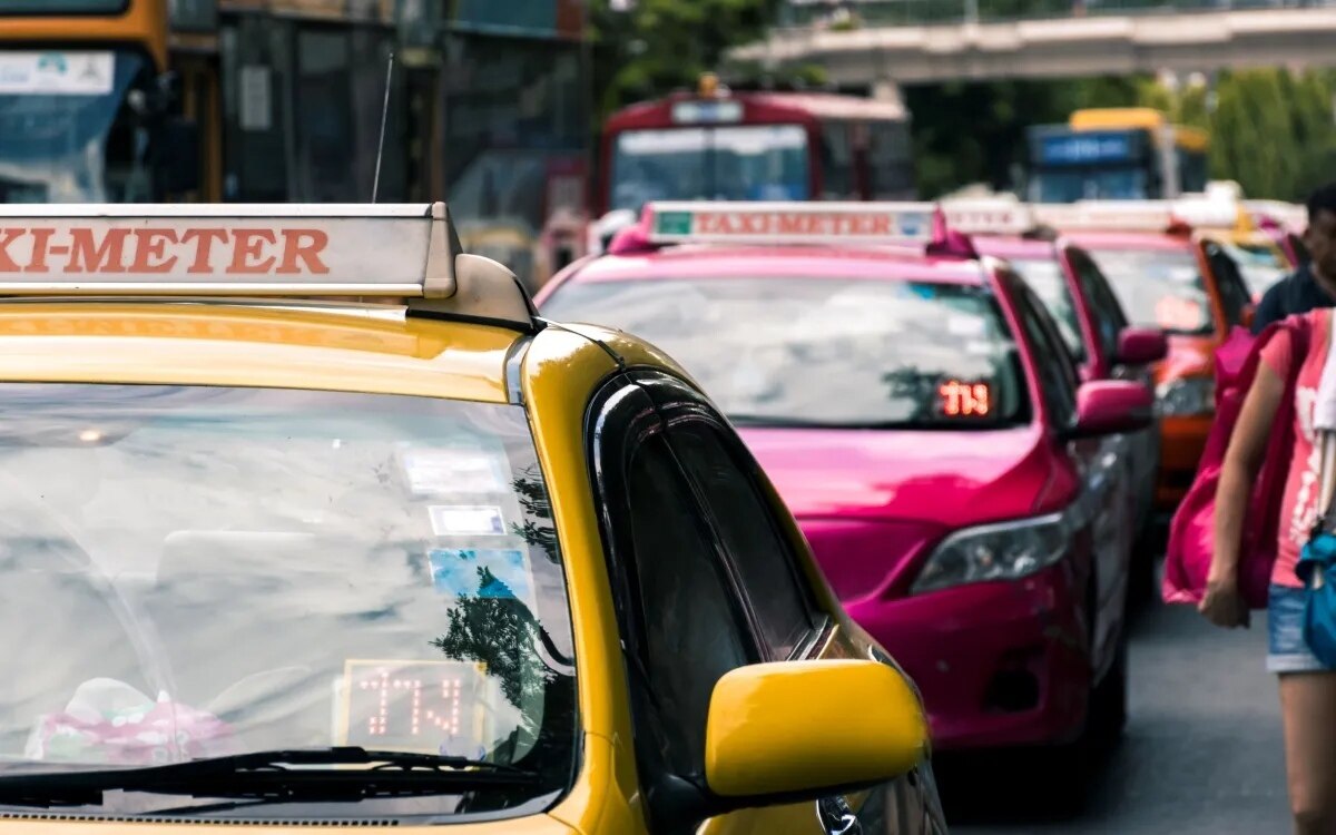 Bangkoker Taxifahrer setzt Frau unter Drogen und raubt sie aus