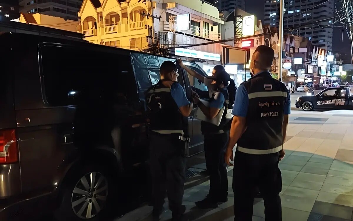 Bargeld und wertsachen aus geparktem lieferwagen in pattaya gestohlen