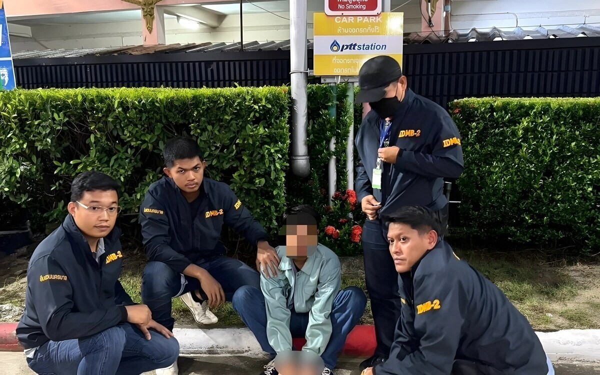 Berufsschüler in Pathumwan festgenommen, weil er modifizierte Schusswaffen verkaufte, um seine Ausbildung zu finanzieren