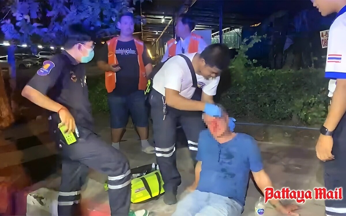 Betrunkener britischer tourist in pattaya angegriffen und aus taxi geworfen