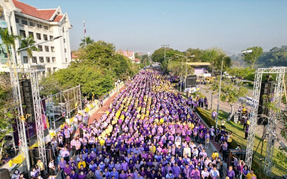 Bis zu 10.000 Menschen in Uthai Thani zeigen Unterstützung für Ihre Königliche Hoheit Prinzessin Sirindhorn