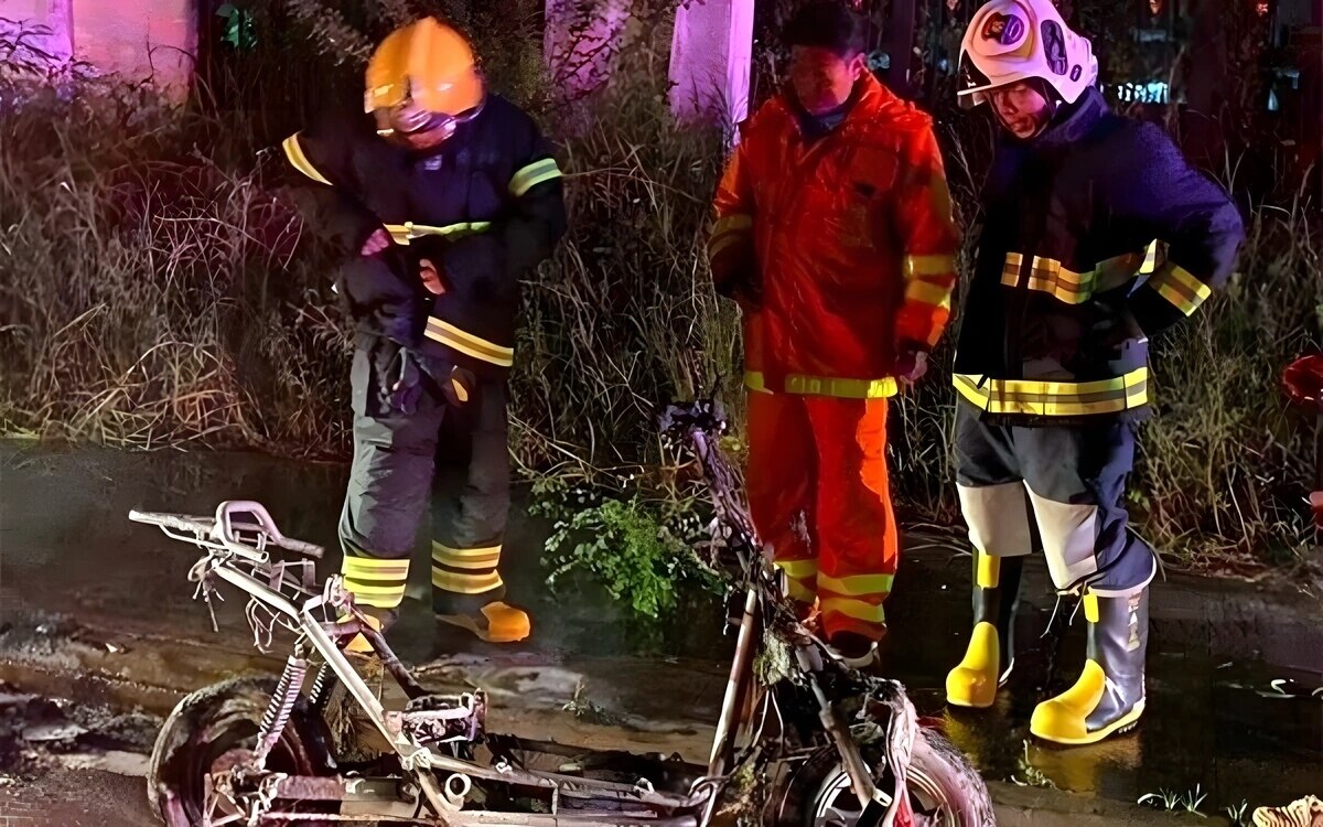 Brandgefahr bei Elektrorollern: Sattahip erlebt erschreckenden Vorfall im Nong Takian Park