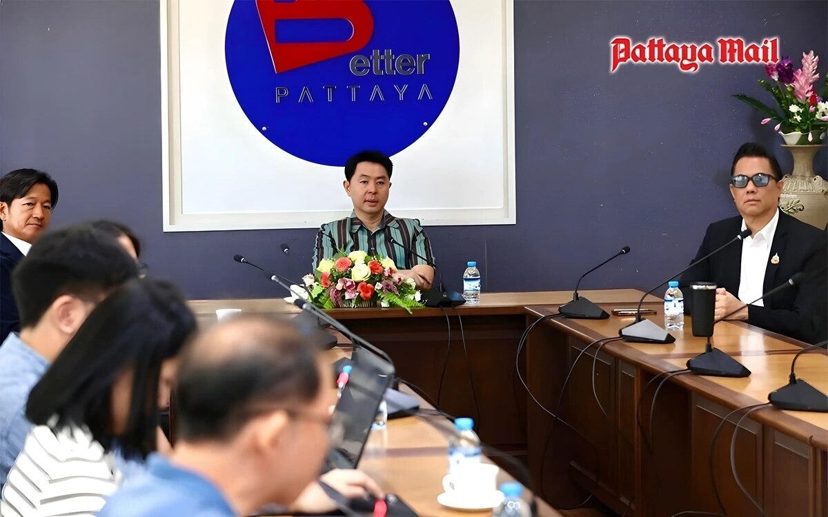 Buergermeister von pattaya erprobt neues online system zur meldung von vorfaellen