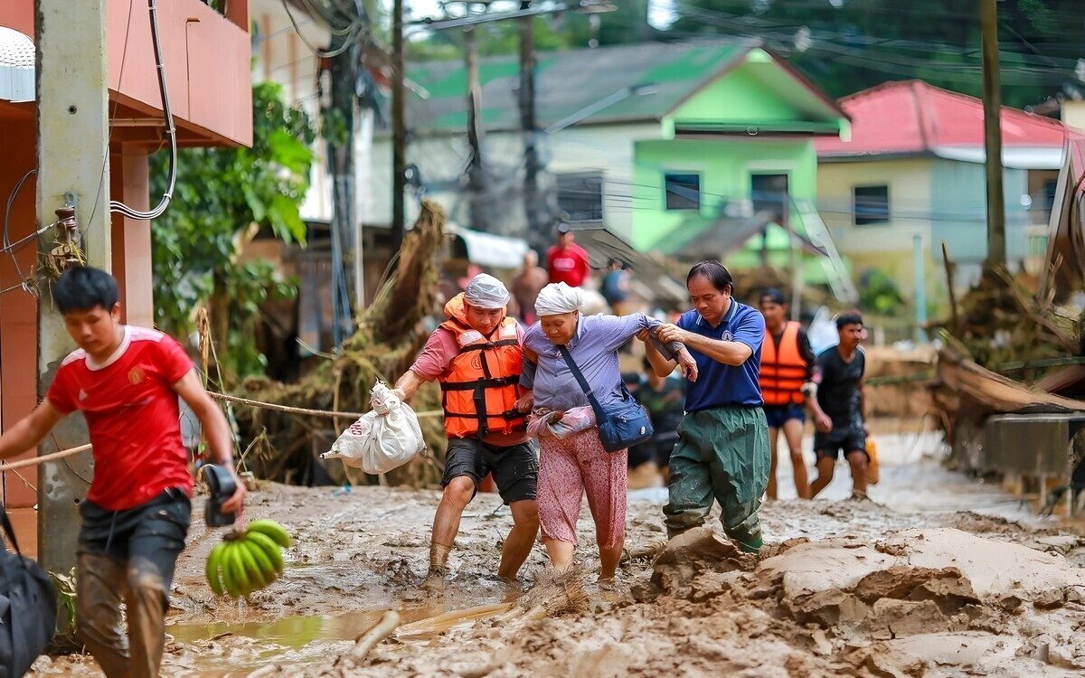 Chiang Rai im Aufräummodus: Gemeinschaft hilft, die Nachwirkungen der Überschwemmungen zu bewältigen