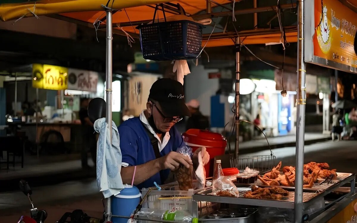 Deutscher Tourist in Bangkok nach Fußballspiel zusammengeschlagen - Spanische Fußball Fans rasten aus