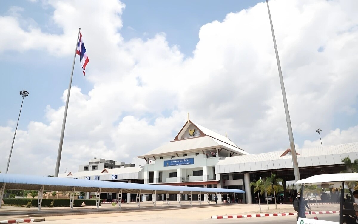 Deutscher staatsbuerger versucht einreise nach thailand mit neuem reisepass rueckkehr an der grenze