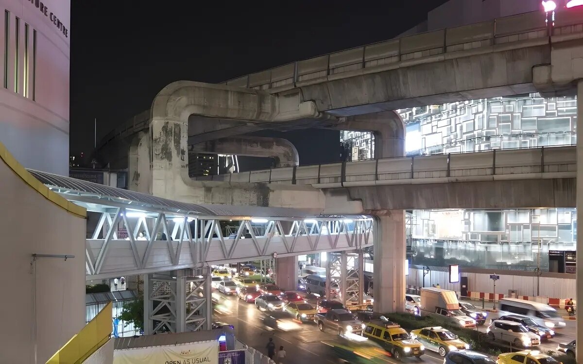 Deutscher ueberfallopfer in bangkok erhaelt hilfe von landsmaennern